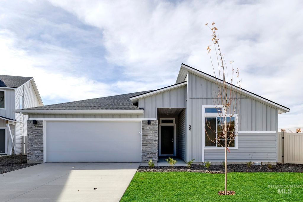 Photo of 39 S Lancaster Pl, Nampa, ID 83651 (MLS # 98965346)