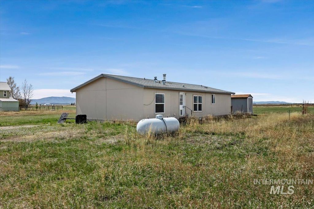 Photo of 501 Timber Ave, Fairfield, ID 83327 (MLS # 98946797)