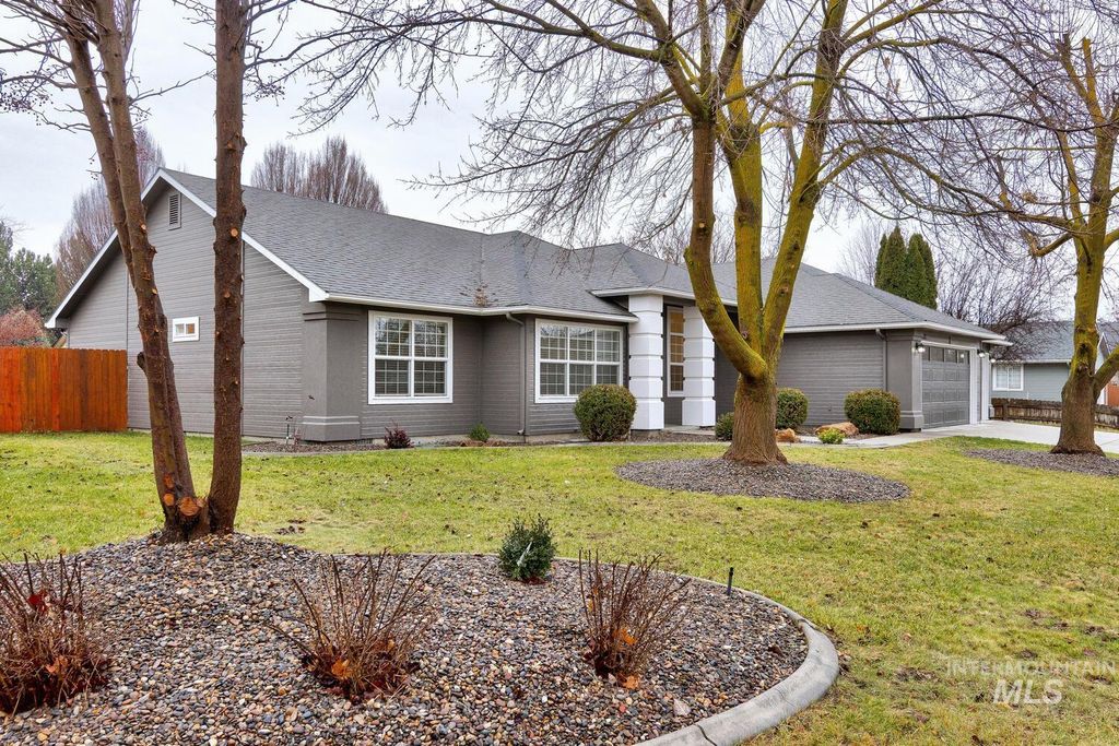 Photo of 1168 N Pinnacle Way, Eagle, ID 83616 (MLS # 98970283)