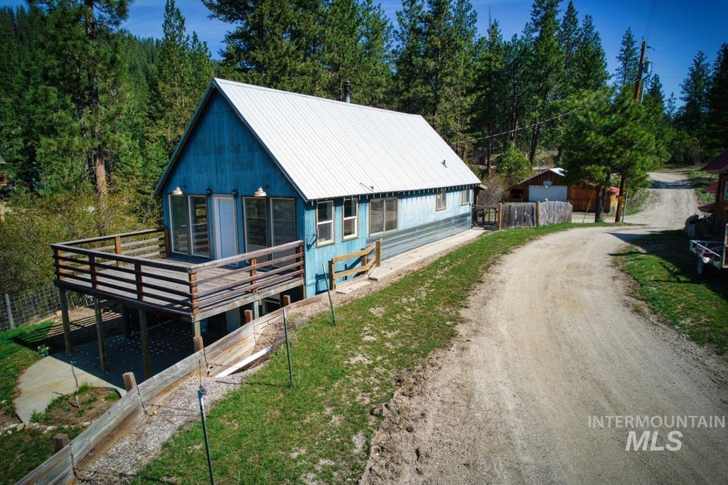 Photo of 4 Lookout Ct, Garden Valley, ID 83622 (MLS # 98968264)