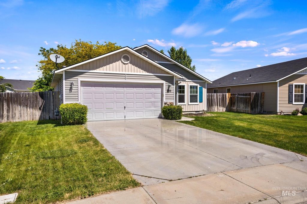 Photo of 2719 Rowland Ct, Nampa, ID 83607 (MLS # 98987855)