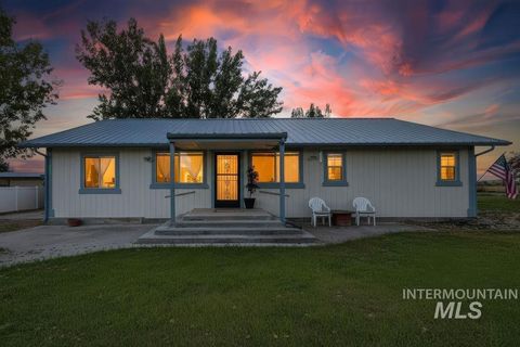 Photo of 2603 Lower Bluff Road, Emmett, ID 83617 (MLS # 98965670)