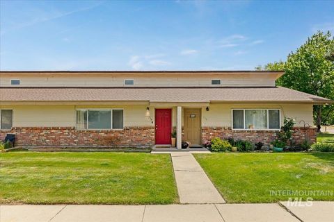 Photo of 714 NW 8th St, Meridian, ID 83642 (MLS # 98986336)