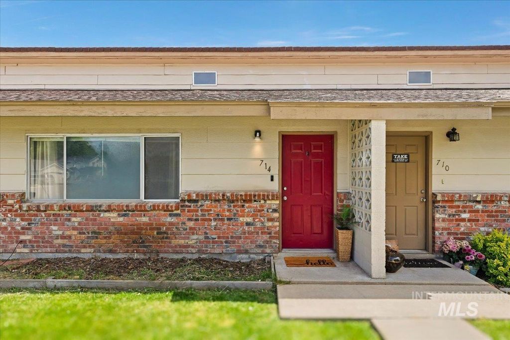 Photo of 714 NW 8th St, Meridian, ID 83642 (MLS # 98986336)