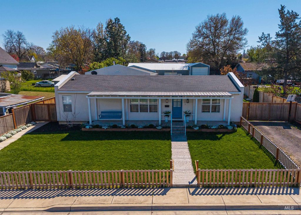 Photo of 1273 Libby St, Clarkston, WA 99403 (MLS # 98982010)