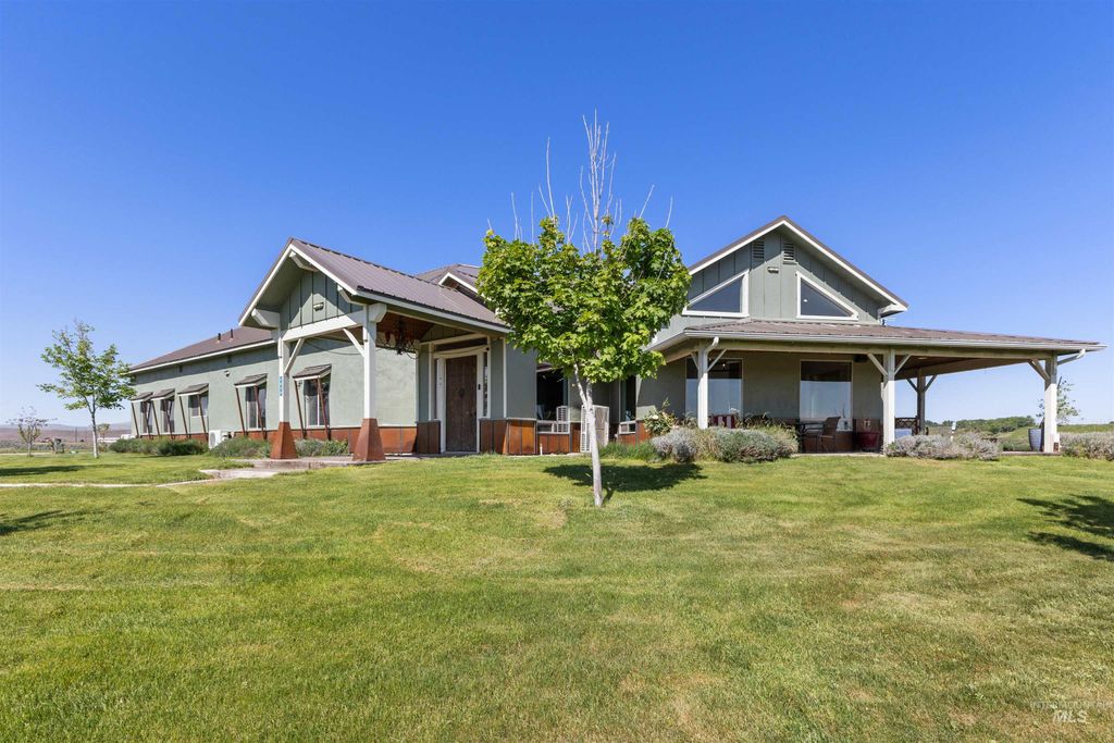 Photo of 1030 Desert Glen Rd, Adrian, OR 97901 (MLS # 98985940)