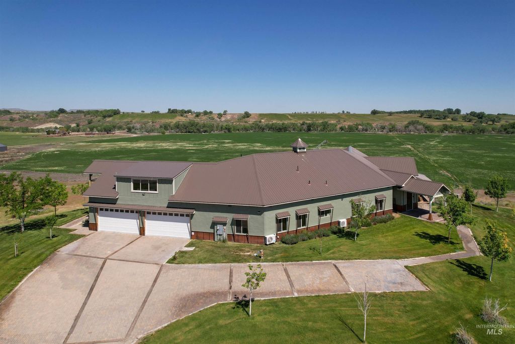 Photo of 1030 Desert Glen Rd, Adrian, OR 97901 (MLS # 98985940)