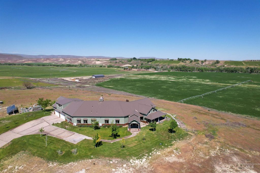 Photo of 1030 Desert Glen Rd, Adrian, OR 97901 (MLS # 98985940)