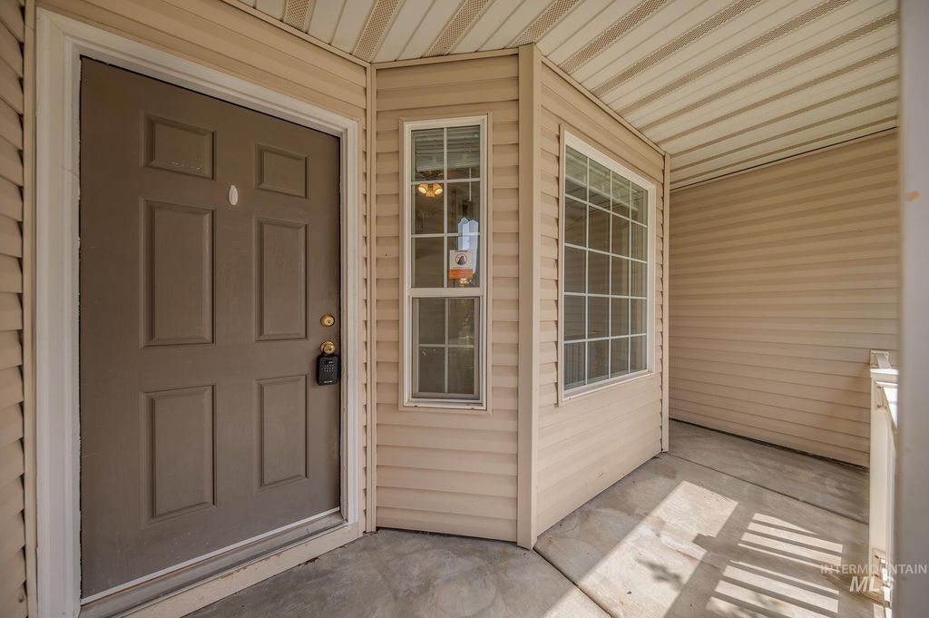 Photo of 90 S Bancroft Way, Nampa, ID 83651 (MLS # 98991074)