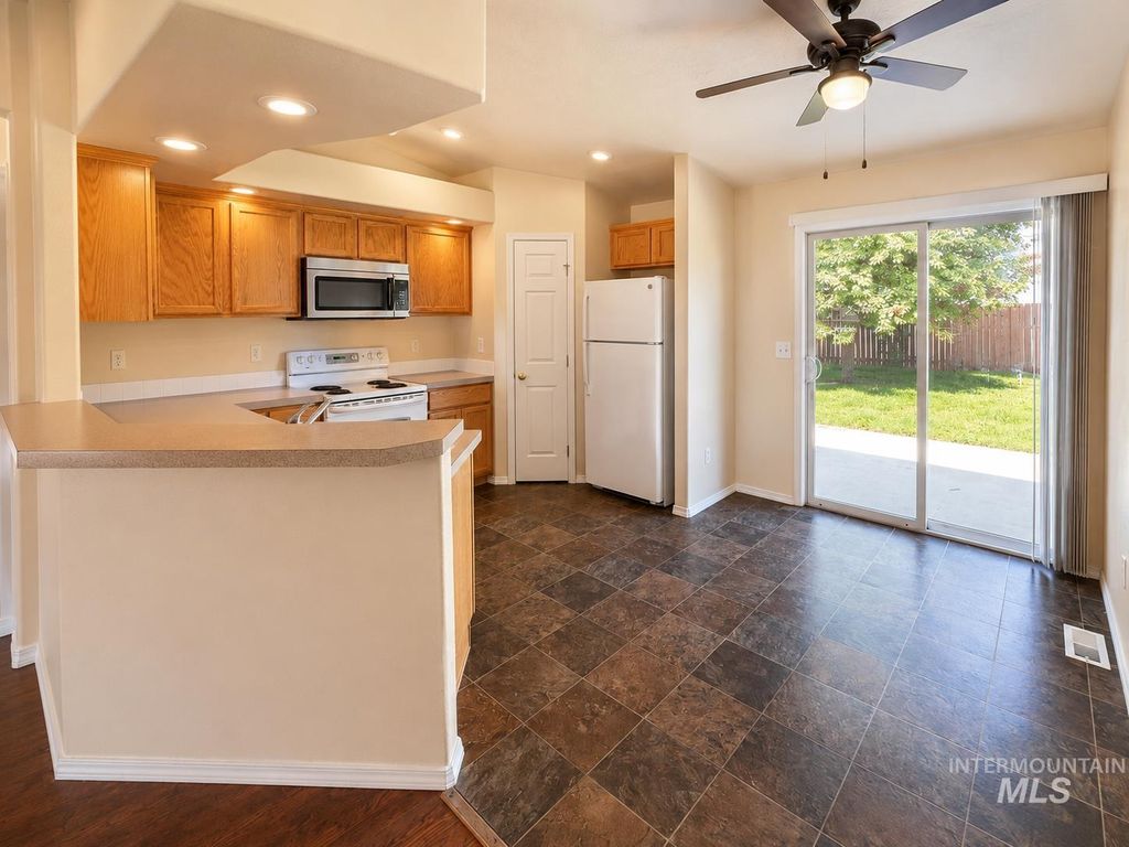 Photo of 90 S Bancroft Way, Nampa, ID 83651 (MLS # 98991074)