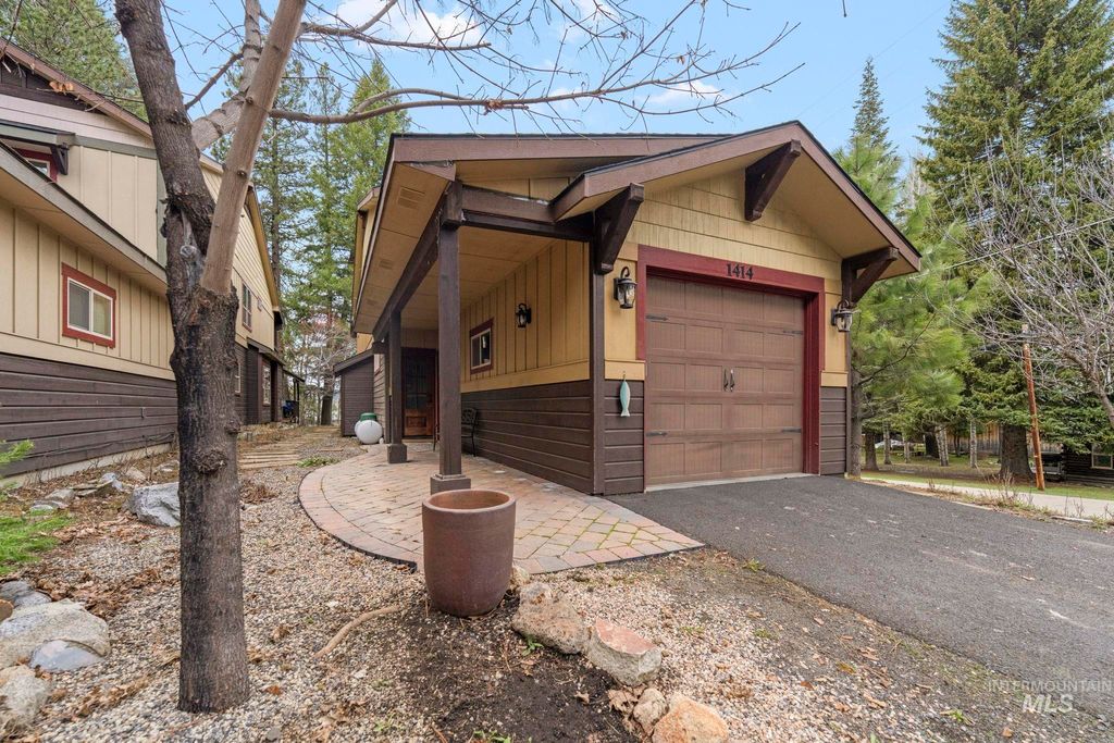 Photo of 1414 Dawson AVE, McCall, ID 83638 (MLS # 98984779)