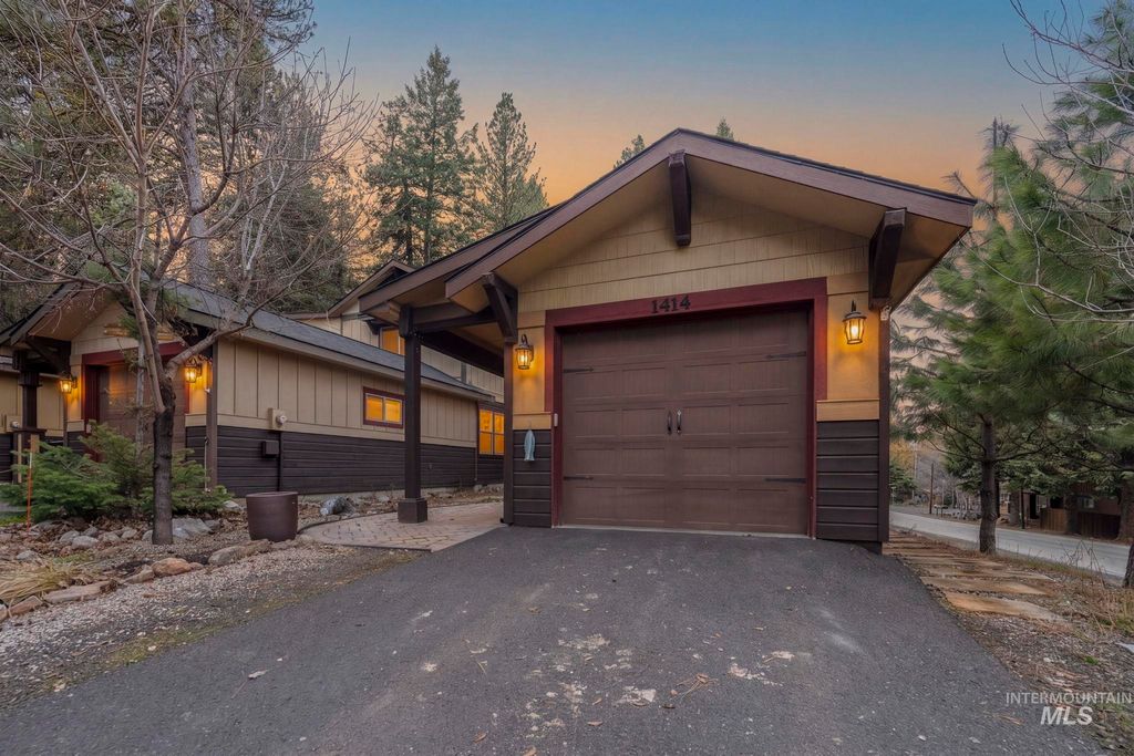 Photo of 1414 Dawson AVE, McCall, ID 83638 (MLS # 98984779)