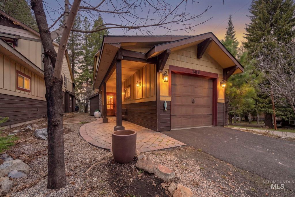 Photo of 1414 Dawson AVE, McCall, ID 83638 (MLS # 98984779)
