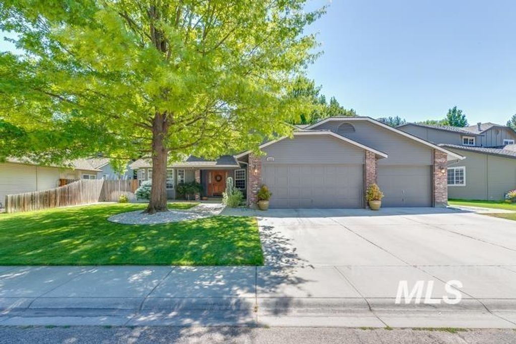 Photo of 1523 E Seaside Ct, Boise, ID 83706 (MLS # 98976821)