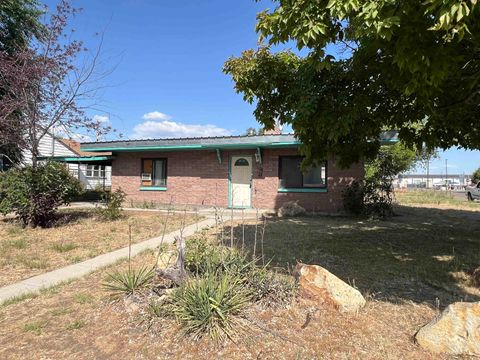 Photo of 510 NW 1st St, Ontario, OR 97914 (MLS # 98950358)