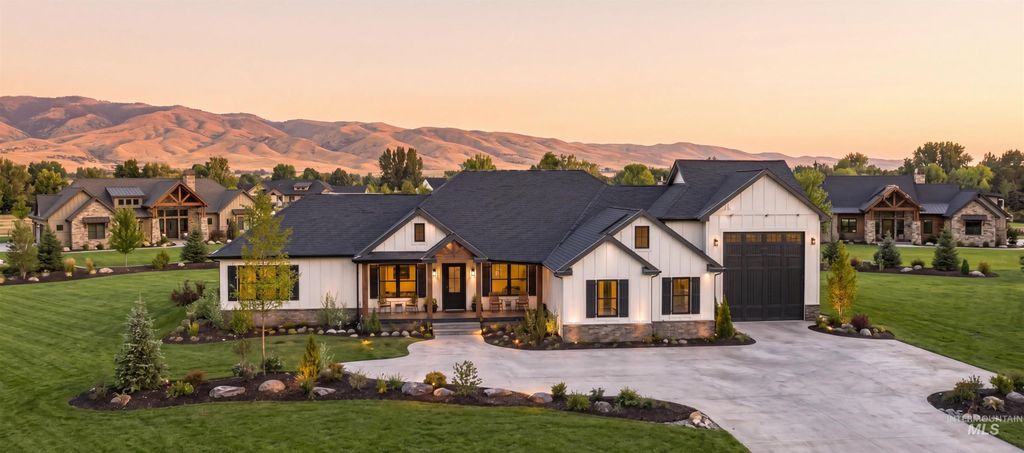Photo of 3 Neil Rd, Emmett, ID 83617 (MLS # 98985039)