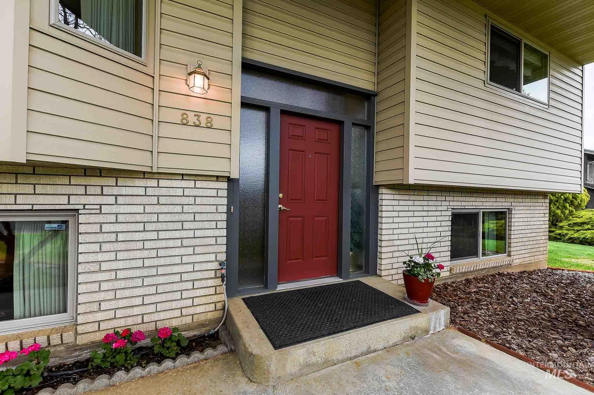 838 Indian Hills Dr.