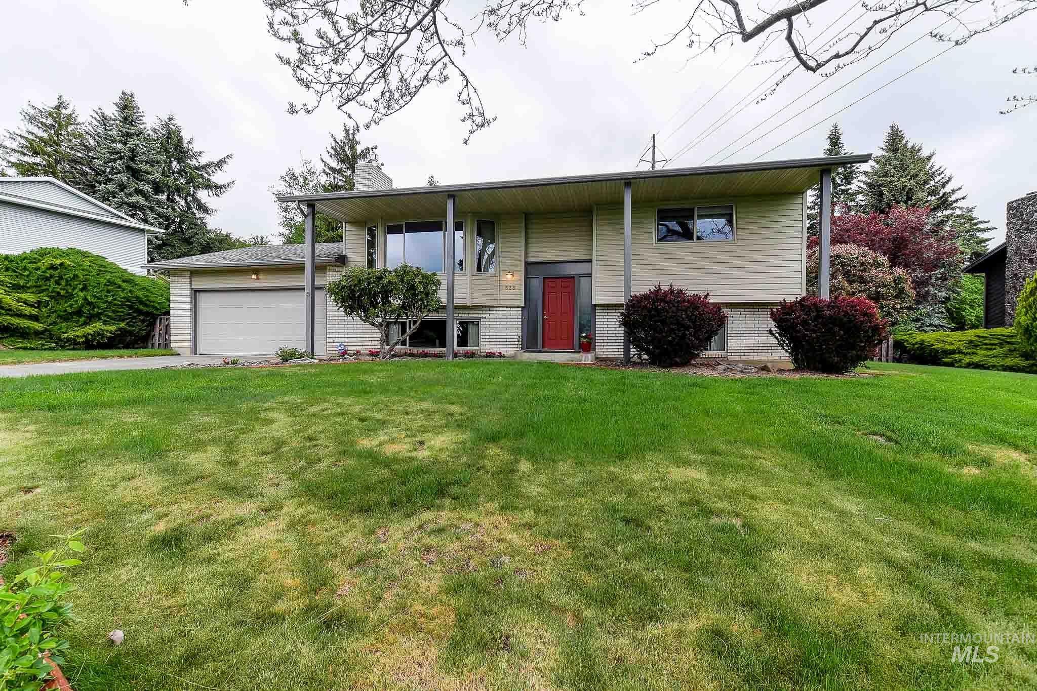 838 Indian Hills Dr.