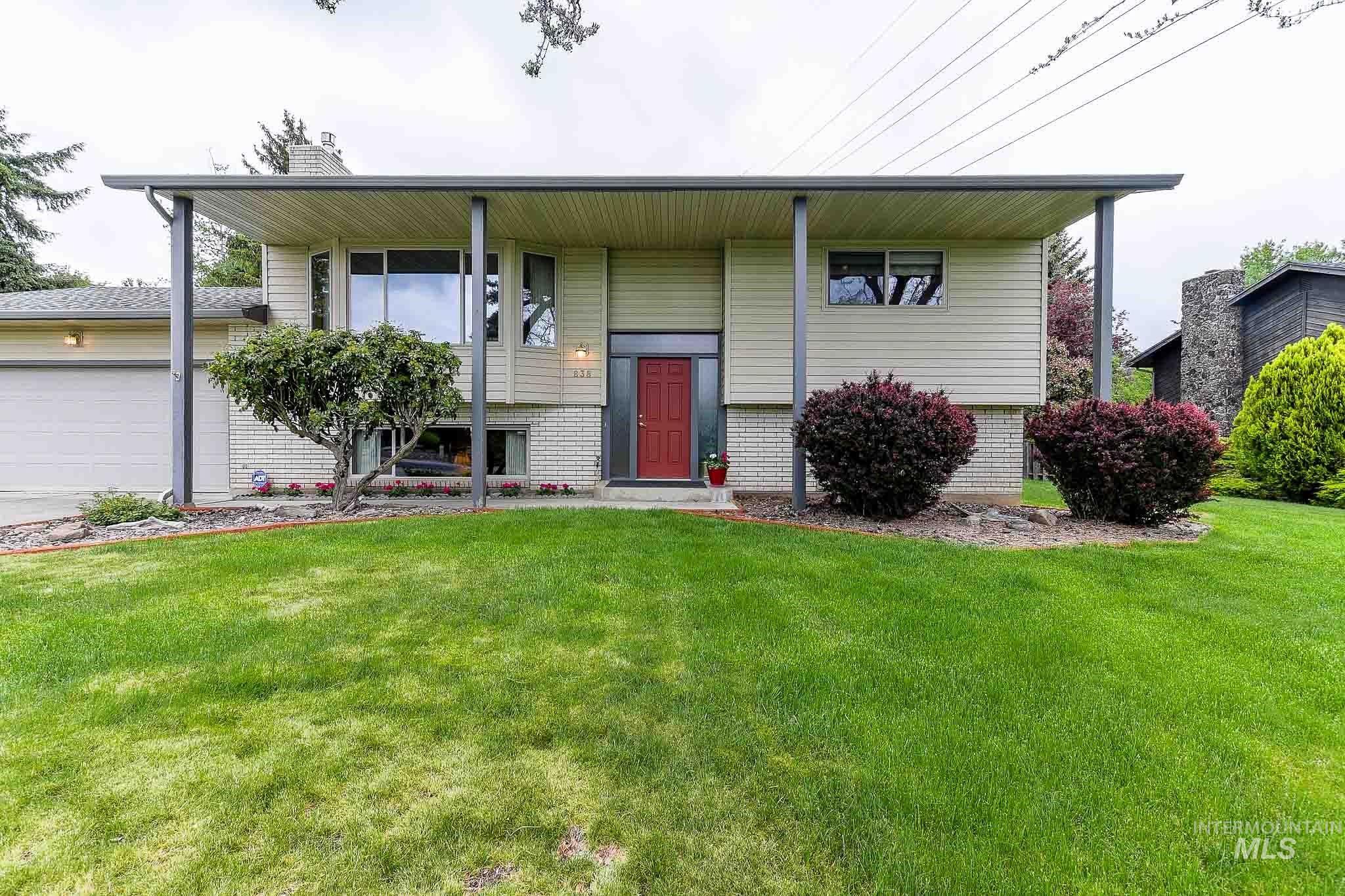 838 Indian Hills Dr.