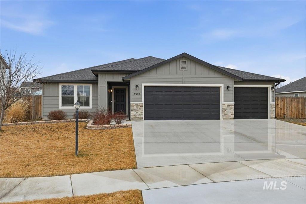 Photo of 1324 Gold St, Middleton, ID 83644 (MLS # 98974709)