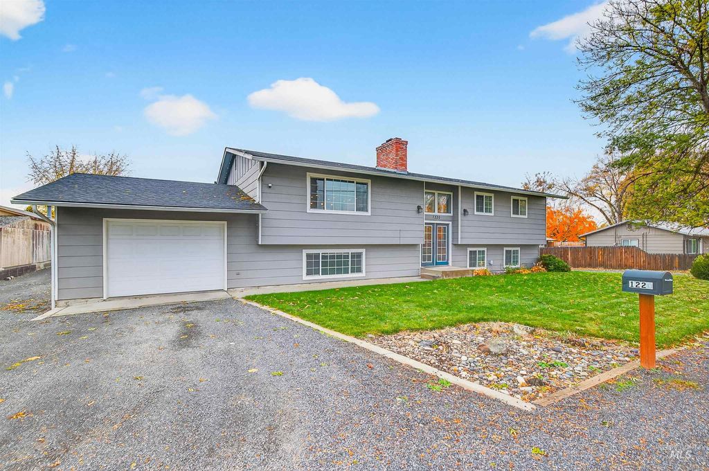 Photo of 1220 Birch Avenue, Lewiston, ID 83501 (MLS # 98967219)