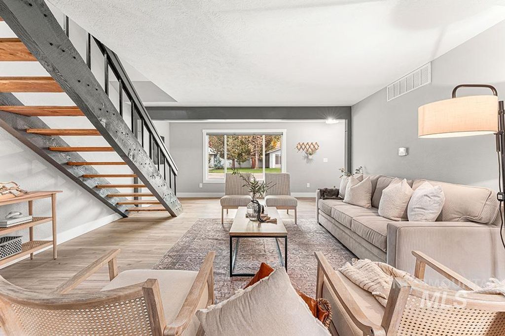 Photo of 670 S Berwick Dr, Boise, ID 83706 (MLS # 98976633)