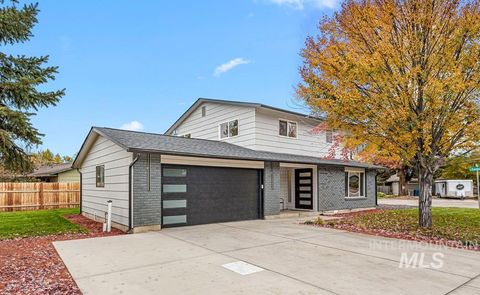 Photo of 670 S Berwick Dr, Boise, ID 83706 (MLS # 98976633)