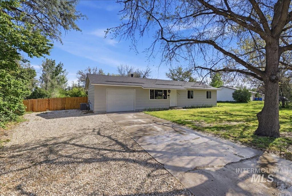 Photo of 10312 W Tanglewood Dr, Boise, ID 83709 (MLS # 98984985)