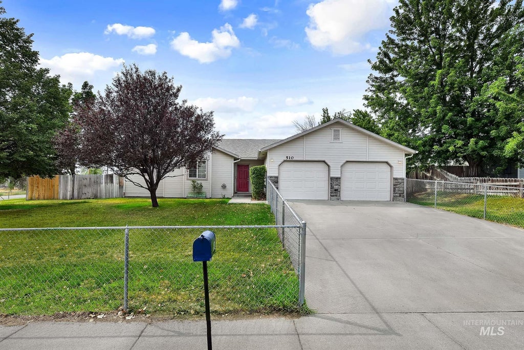 Photo of 510 Kyle St, Mountain Home, ID 83647 (MLS # 98996640)