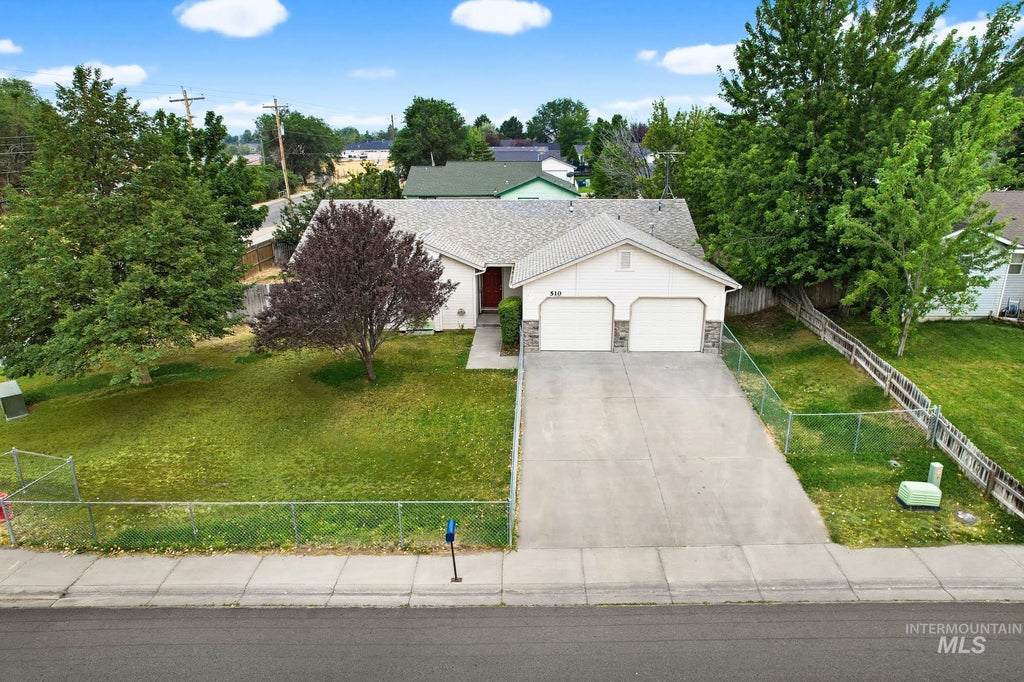Photo of 510 Kyle St, Mountain Home, ID 83647 (MLS # 98996640)