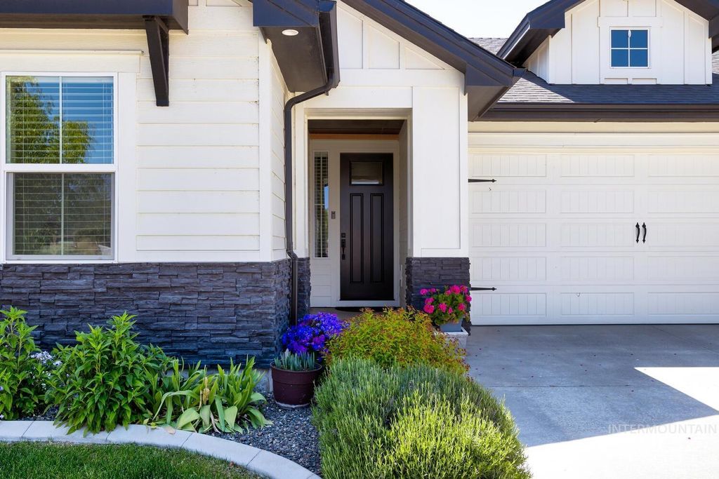 Photo of 6955 N Exeter Pl, Meridian, ID 83646 (MLS # 98977877)