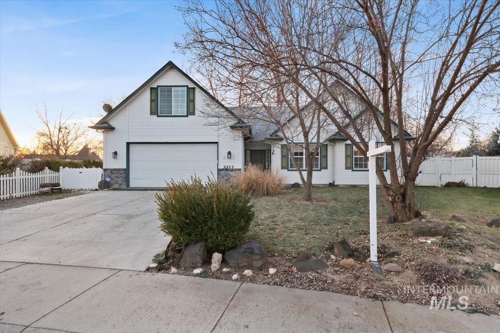 Photo of 2213 E Celia Ct, Eagle, ID 83616 (MLS # 98970778)