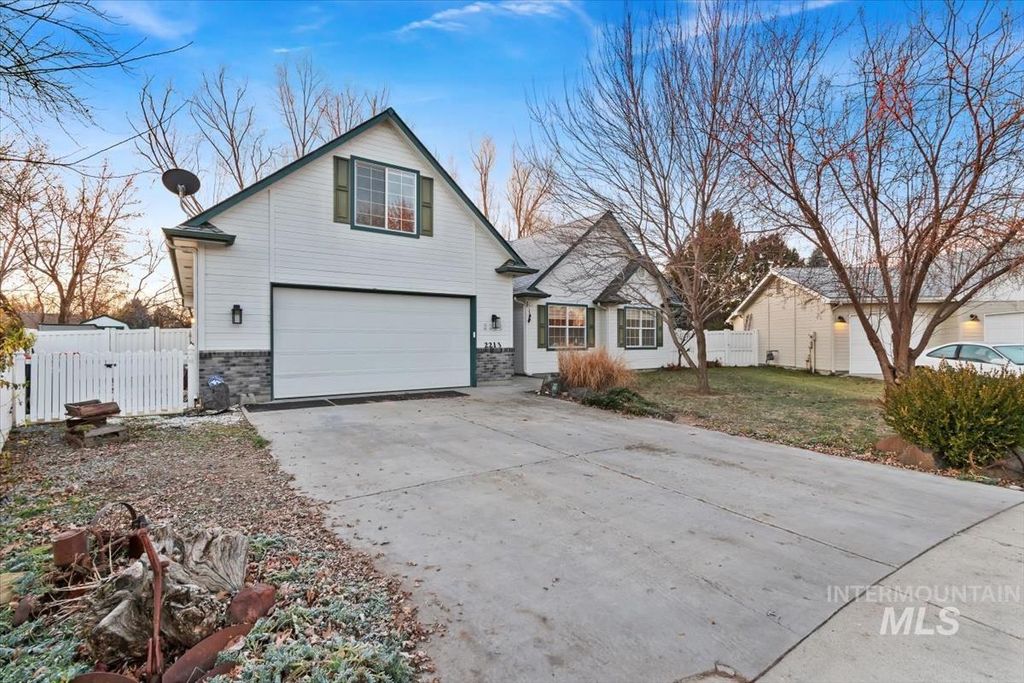 Photo of 2213 E Celia Ct, Eagle, ID 83616 (MLS # 98970778)