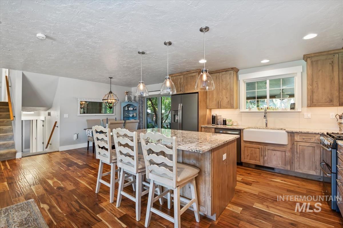 11520 W Edna St