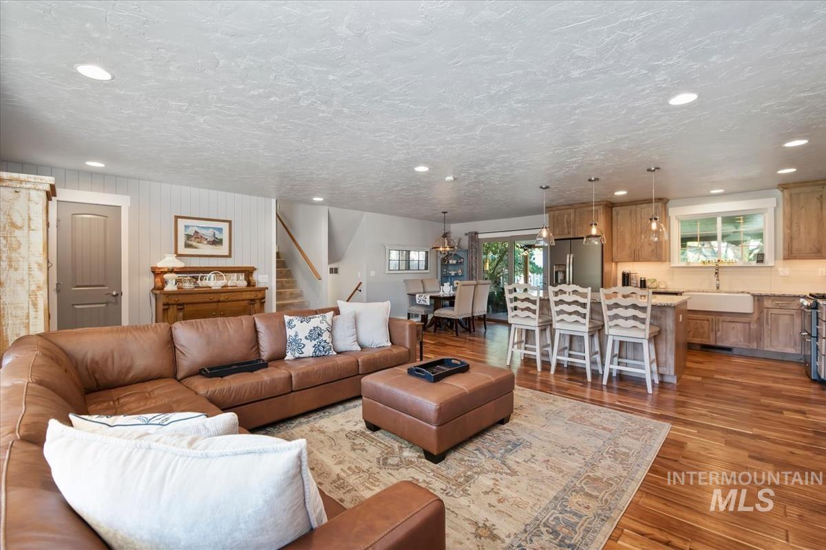 11520 W Edna St
