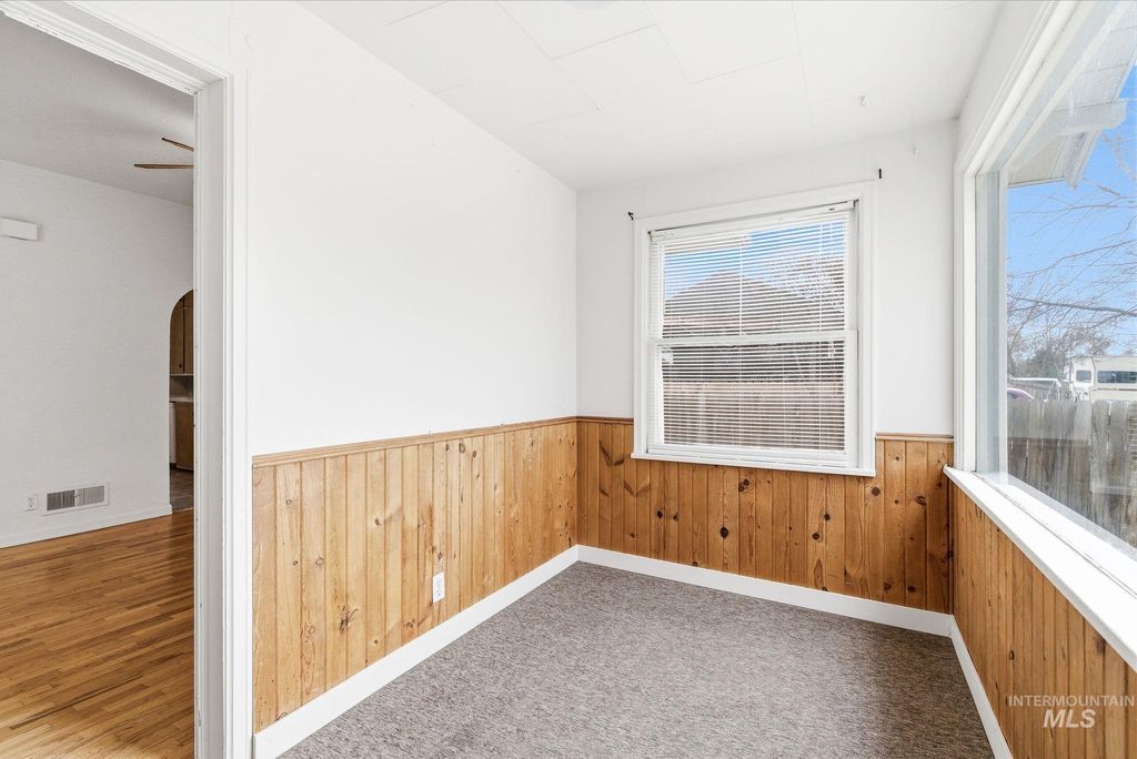 Photo of 428 S Almond St, Nampa, ID 83686 (MLS # 98978079)