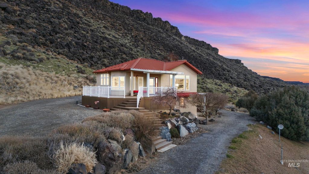 Photo of 382 River Road, Bliss, ID 83314 (MLS # 98975464)