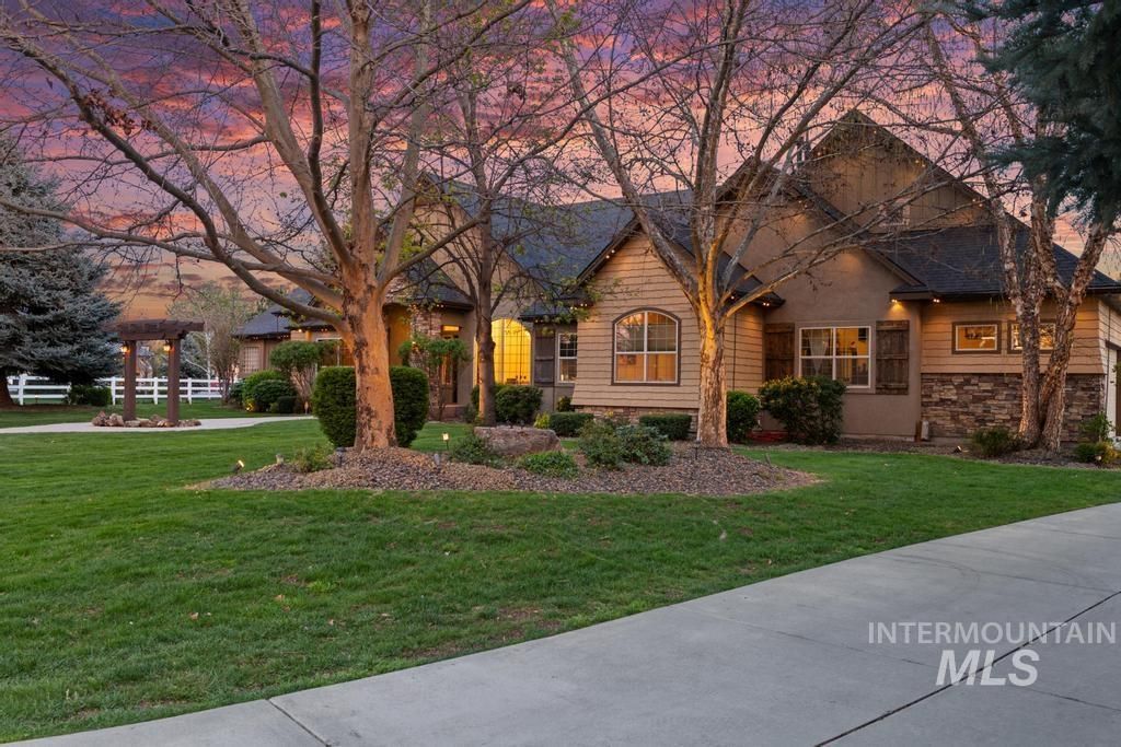 Photo of 3665 W Fieno Ct, Eagle, ID 83616 (MLS # 98982126)