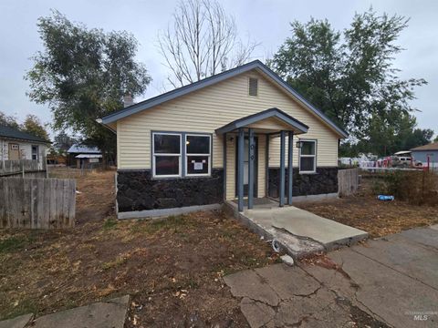 Photo of 309 Nebraska St, Gooding, ID 83330 (MLS # 98964744)