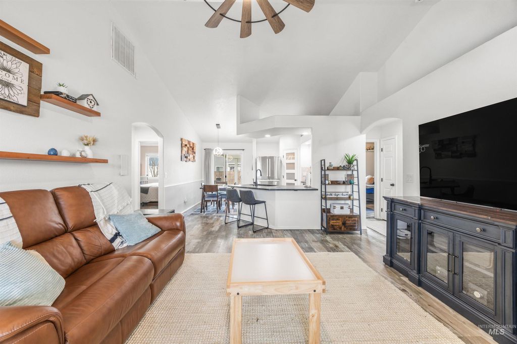 Photo of 343 E Joshua Tree Dr, Meridian, ID 83646 (MLS # 98979710)