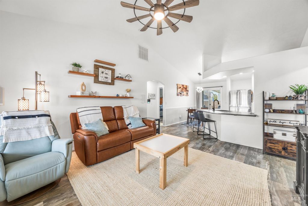 Photo of 343 E Joshua Tree Dr, Meridian, ID 83646 (MLS # 98979710)