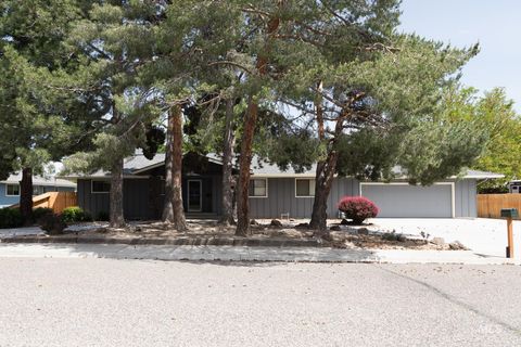 Photo of 282 NW 16th St, Ontario, OR 97914 (MLS # 98987935)