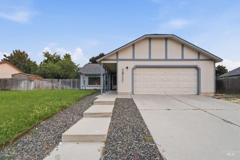 Photo of 1911 W Tracy Ct, Meridian, ID 83646 (MLS # 98994155)