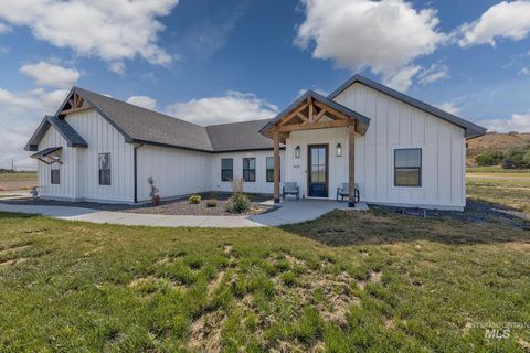 Photo of 424 Foothill Drive, Ontario, OR 97914 (MLS # 98953771)