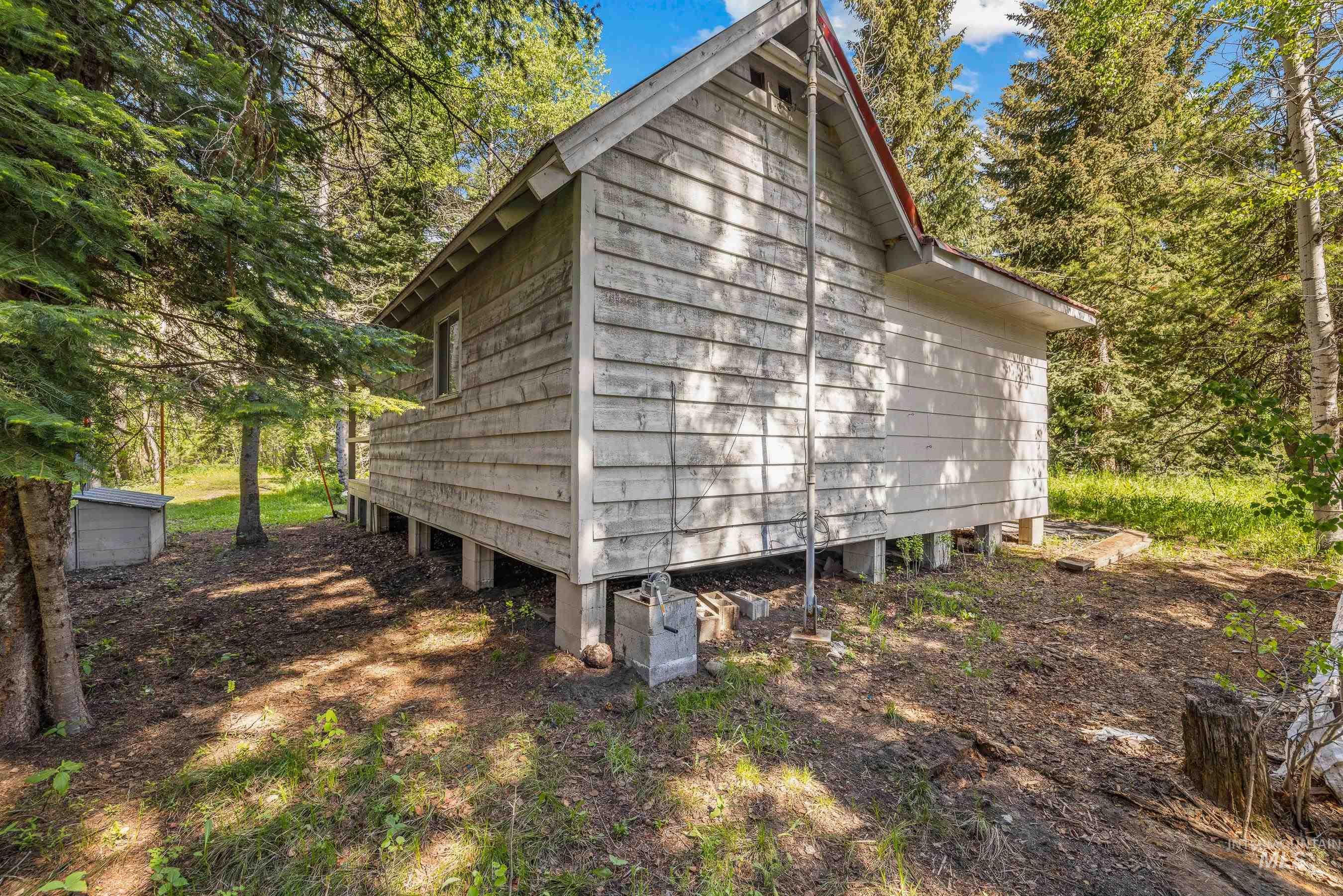 1718 Warren Wagon Rd.