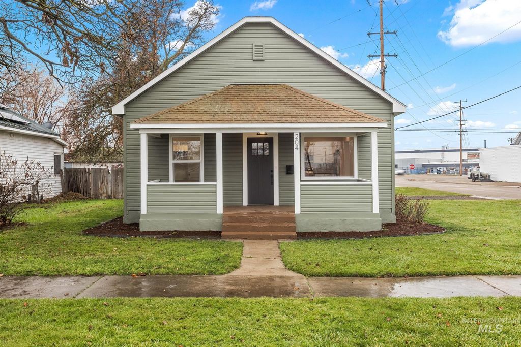 Photo of 204 E Dearborn St, Caldwell, ID 83687 (MLS # 98969253)
