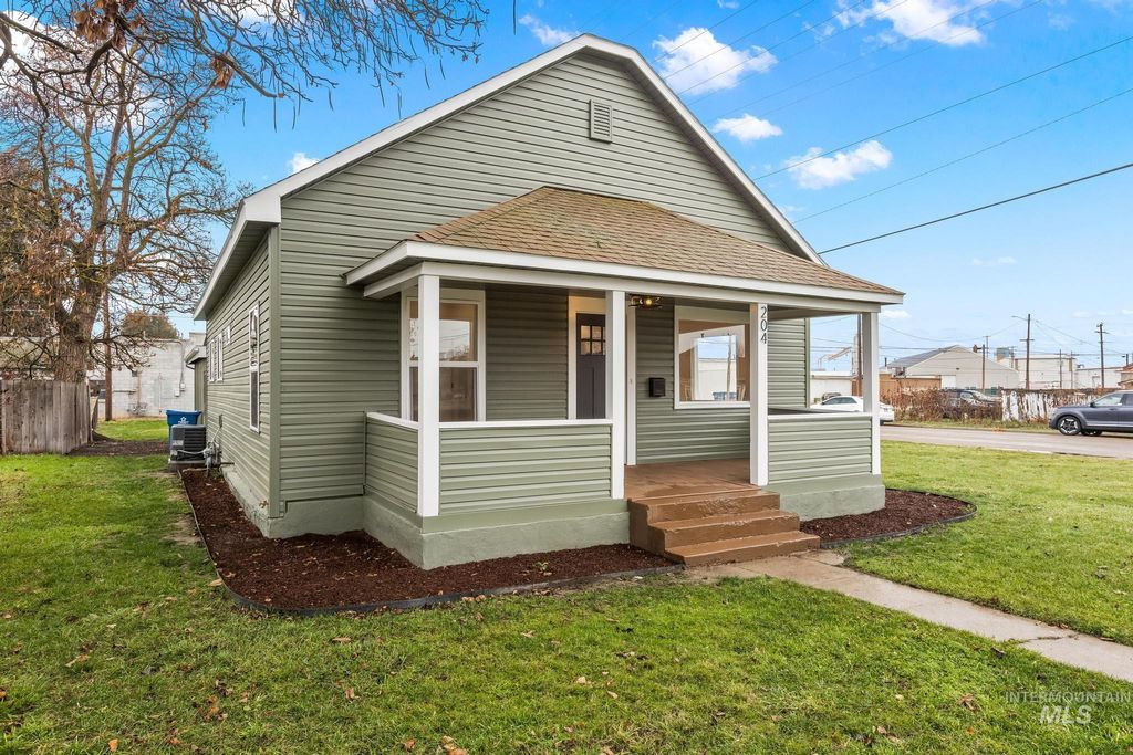 Photo of 204 E Dearborn St, Caldwell, ID 83687 (MLS # 98969253)