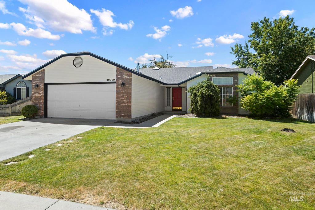 Photo of 10979 W Tidewater Ct, Boise, ID 83713 (MLS # 98991399)