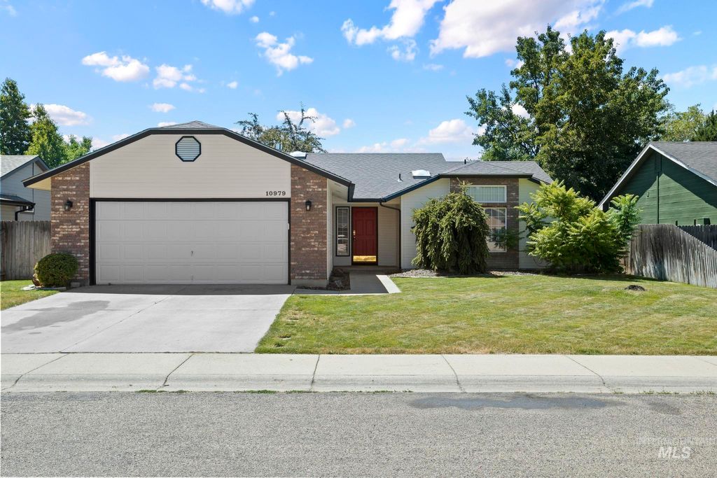Photo of 10979 W Tidewater Ct, Boise, ID 83713 (MLS # 98991399)