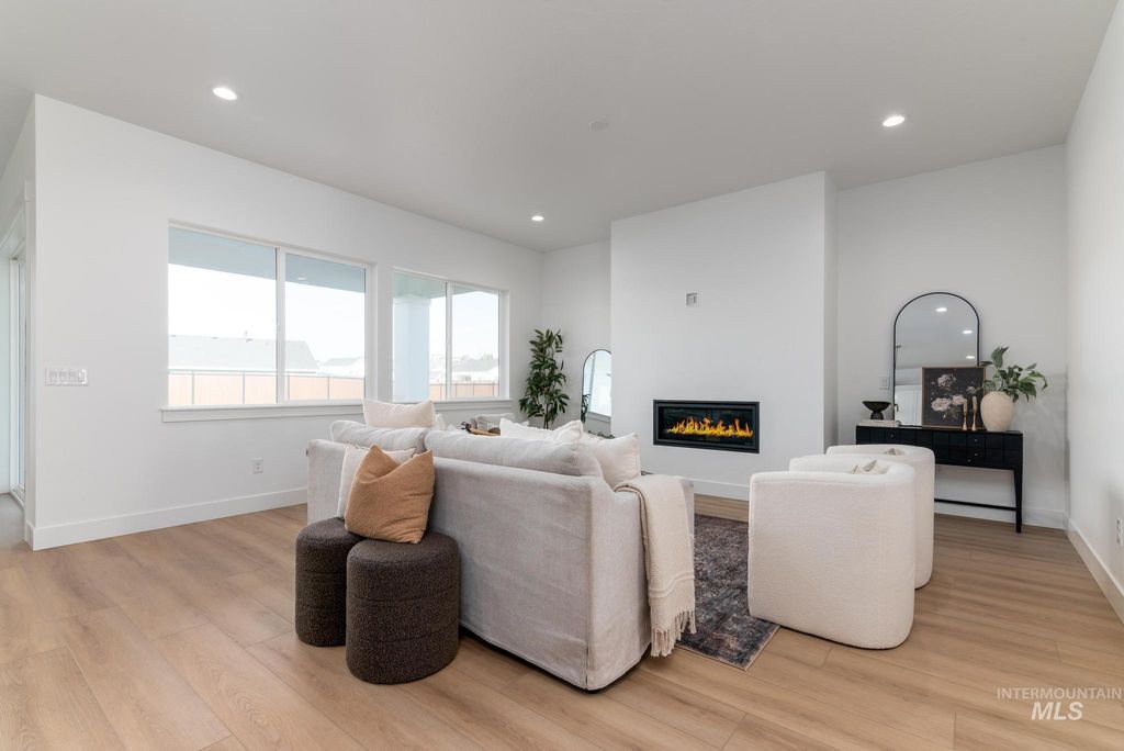 Photo of 5323 Juliet Rose Ave, Caldwell, ID 83607 (MLS # 98978979)